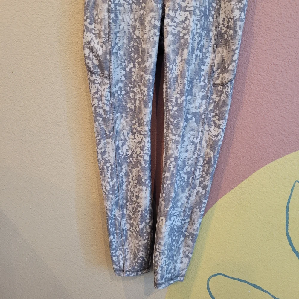 Lululemon Invigorate High Rise Tight 25" 4 - Picture 5 of 9